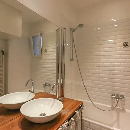 Spacious Near The Apartamento París