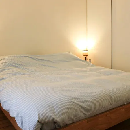 Spacious Near The * París