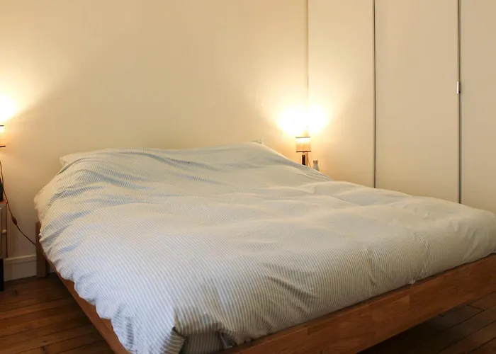 Spacious Near The * París